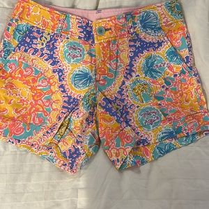 Lilly Pulitzer Callahan Short size 2 HOLY GRAIL print 🦄 Written in the sun
